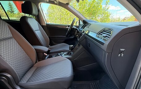 Volkswagen Tiguan II, 2018 год, 2 236 000 рублей, 14 фотография