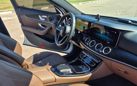 Mercedes-Benz E-Класс, 2022 год, 3 800 000 рублей, 11 фотография