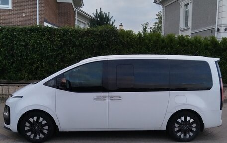 Hyundai Staria, 2023 год, 4 500 000 рублей, 3 фотография