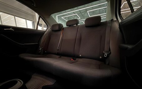 Volkswagen Jetta VI, 2015 год, 1 240 000 рублей, 23 фотография