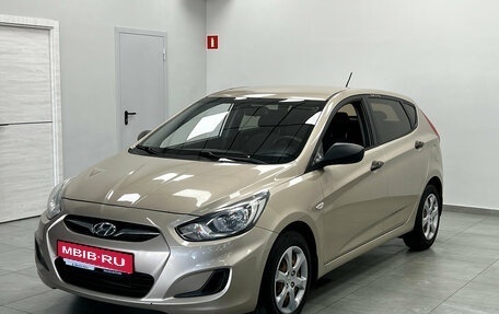 Hyundai Solaris II рестайлинг, 2013 год, 820 000 рублей, 1 фотография
