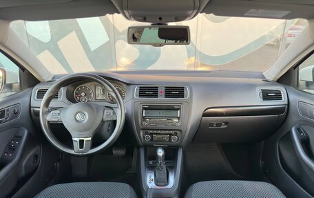 Volkswagen Jetta VI, 2011 год, 997 000 рублей, 2 фотография