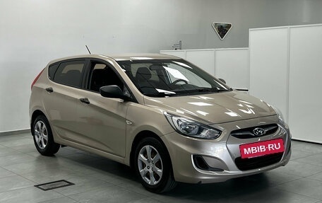 Hyundai Solaris II рестайлинг, 2013 год, 820 000 рублей, 2 фотография