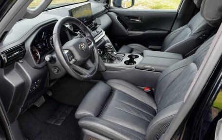 Toyota Land Cruiser, 2023 год, 13 500 000 рублей, 5 фотография