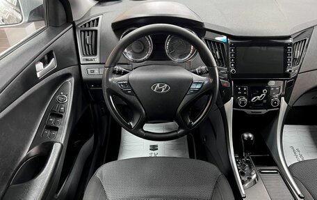 Hyundai Sonata VI, 2011 год, 945 000 рублей, 11 фотография