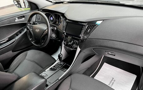 Hyundai Sonata VI, 2011 год, 945 000 рублей, 13 фотография