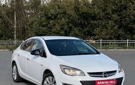 Opel Astra J, 2013 год, 800 000 рублей, 1 фотография
