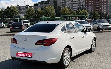 Opel Astra J, 2013 год, 800 000 рублей, 3 фотография