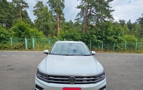 Volkswagen Tiguan II, 2018 год, 2 155 000 рублей, 2 фотография