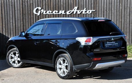 Mitsubishi Outlander III рестайлинг 3, 2014 год, 1 670 000 рублей, 3 фотография