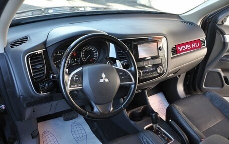 Mitsubishi Outlander III рестайлинг 3, 2014 год, 1 670 000 рублей, 9 фотография