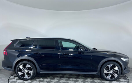 Volvo V60 Cross Country II, 2021 год, 3 397 000 рублей, 4 фотография