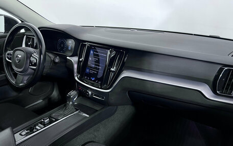 Volvo V60 Cross Country II, 2021 год, 3 397 000 рублей, 15 фотография
