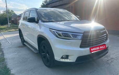 Toyota Highlander III, 2015 год, 2 950 000 рублей, 2 фотография
