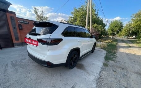 Toyota Highlander III, 2015 год, 2 950 000 рублей, 6 фотография