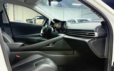 Hyundai Elantra, 2022 год, 1 250 000 рублей, 15 фотография