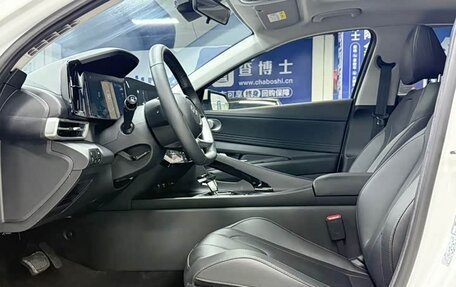 Hyundai Elantra, 2022 год, 1 250 000 рублей, 10 фотография