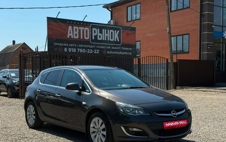 Opel Astra J, 2013 год, 710 000 рублей, 1 фотография