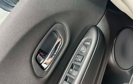 Honda Vezel, 2022 год, 1 290 000 рублей, 17 фотография