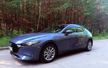 Mazda 3, 2021 год, 1 750 000 рублей, 2 фотография