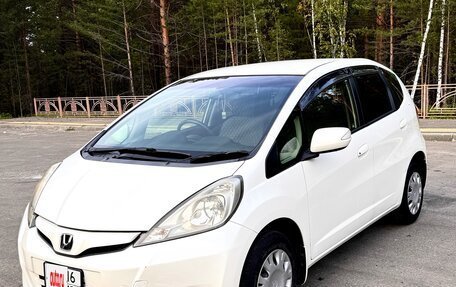 Honda Fit III, 2013 год, 900 000 рублей, 4 фотография