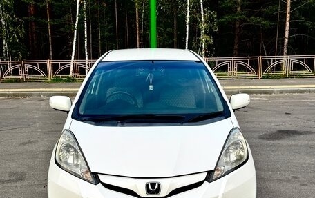 Honda Fit III, 2013 год, 900 000 рублей, 2 фотография