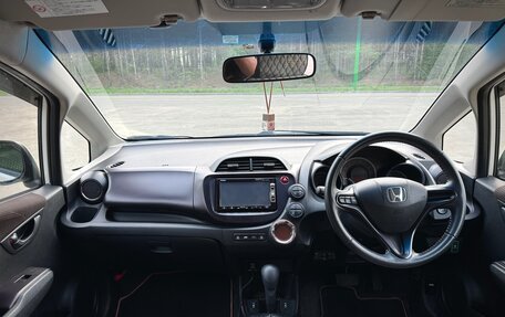 Honda Fit III, 2013 год, 900 000 рублей, 10 фотография