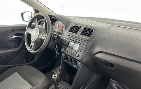 Volkswagen Polo VI (EU Market), 2012 год, 395 000 рублей, 18 фотография