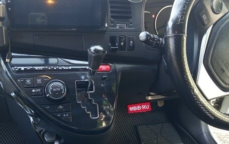 Toyota ISis I, 2014 год, 1 360 000 рублей, 13 фотография