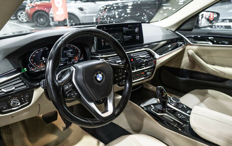 BMW 5 серия, 2021 год, 2 800 000 рублей, 15 фотография