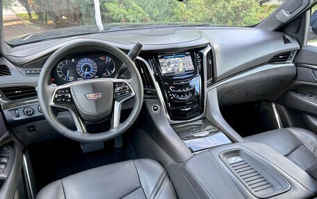 Cadillac Escalade IV, 2019 год, 3 590 000 рублей, 9 фотография