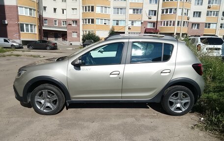 Renault Sandero II рестайлинг, 2020 год, 1 040 000 рублей, 2 фотография
