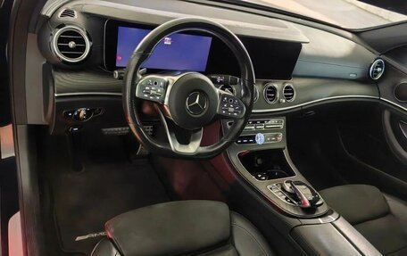 Mercedes-Benz E-Класс, 2019 год, 3 190 000 рублей, 4 фотография