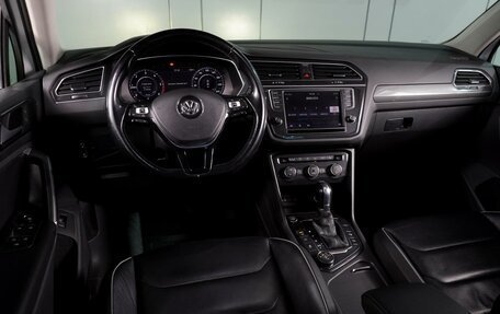 Volkswagen Tiguan II, 2017 год, 2 599 000 рублей, 6 фотография