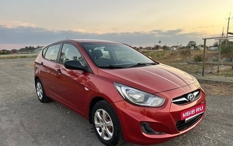 Hyundai Solaris II рестайлинг, 2012 год, 850 000 рублей, 4 фотография
