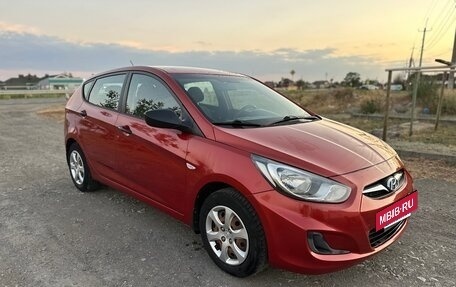 Hyundai Solaris II рестайлинг, 2012 год, 850 000 рублей, 5 фотография