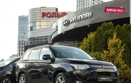 Mitsubishi Outlander III рестайлинг 3, 2013 год, 1 268 000 рублей, 2 фотография