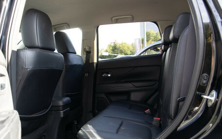 Mitsubishi Outlander III рестайлинг 3, 2013 год, 1 268 000 рублей, 8 фотография