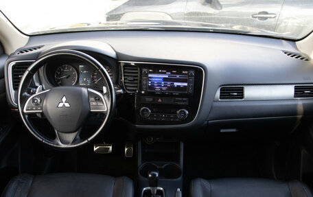 Mitsubishi Outlander III рестайлинг 3, 2013 год, 1 268 000 рублей, 11 фотография