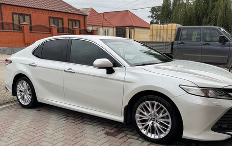 Toyota Camry, 2020 год, 2 700 000 рублей, 2 фотография