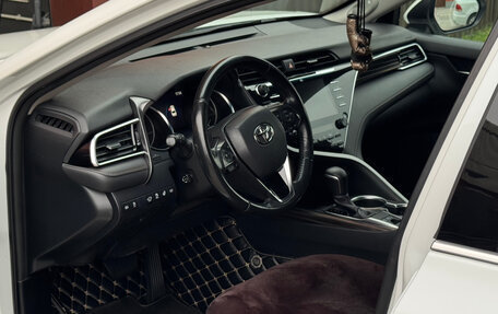 Toyota Camry, 2020 год, 2 700 000 рублей, 6 фотография