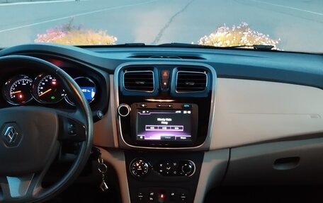 Renault Logan II, 2018 год, 950 000 рублей, 5 фотография