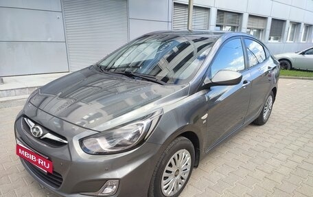Hyundai Solaris II рестайлинг, 2013 год, 870 000 рублей, 2 фотография
