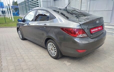Hyundai Solaris II рестайлинг, 2013 год, 870 000 рублей, 3 фотография