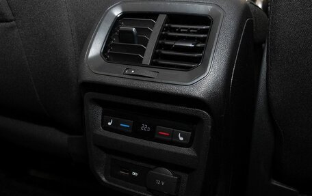 Volkswagen Tiguan II, 2018 год, 2 188 000 рублей, 15 фотография