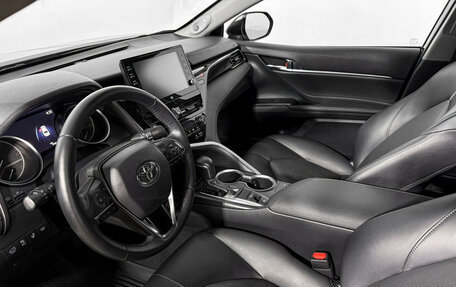Toyota Camry, 2022 год, 3 390 000 рублей, 9 фотография