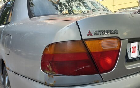 Mitsubishi Carisma I, 1997 год, 150 000 рублей, 4 фотография