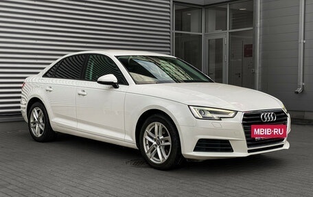Audi A4, 2018 год, 2 500 000 рублей, 3 фотография