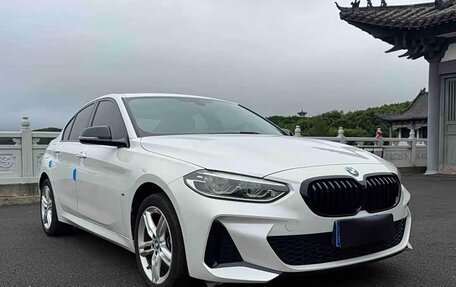 BMW 1 серия, 2023 год, 1 900 000 рублей, 3 фотография