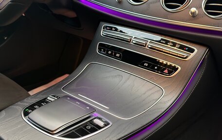 Mercedes-Benz E-Класс, 2022 год, 5 250 000 рублей, 26 фотография